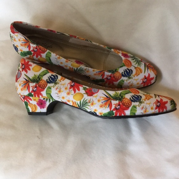 *NEW Soft Style Hush Puppies pumps Fruit Floral - Picture 2 of 6